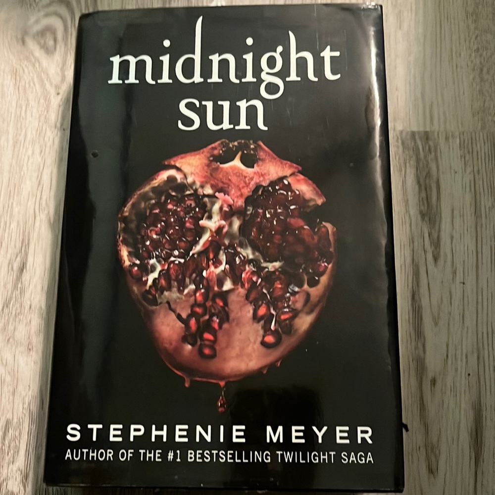 Midnight sun by Stephenie Meyer